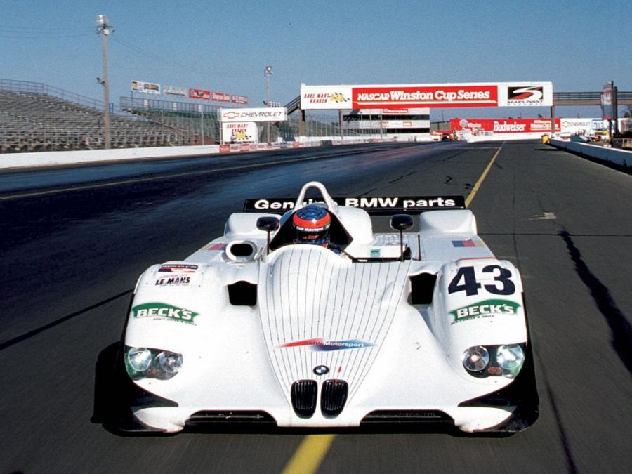  BMW V12 LMR Art Car by Jenny Holzer 1999 года  (фото 12 из 27)